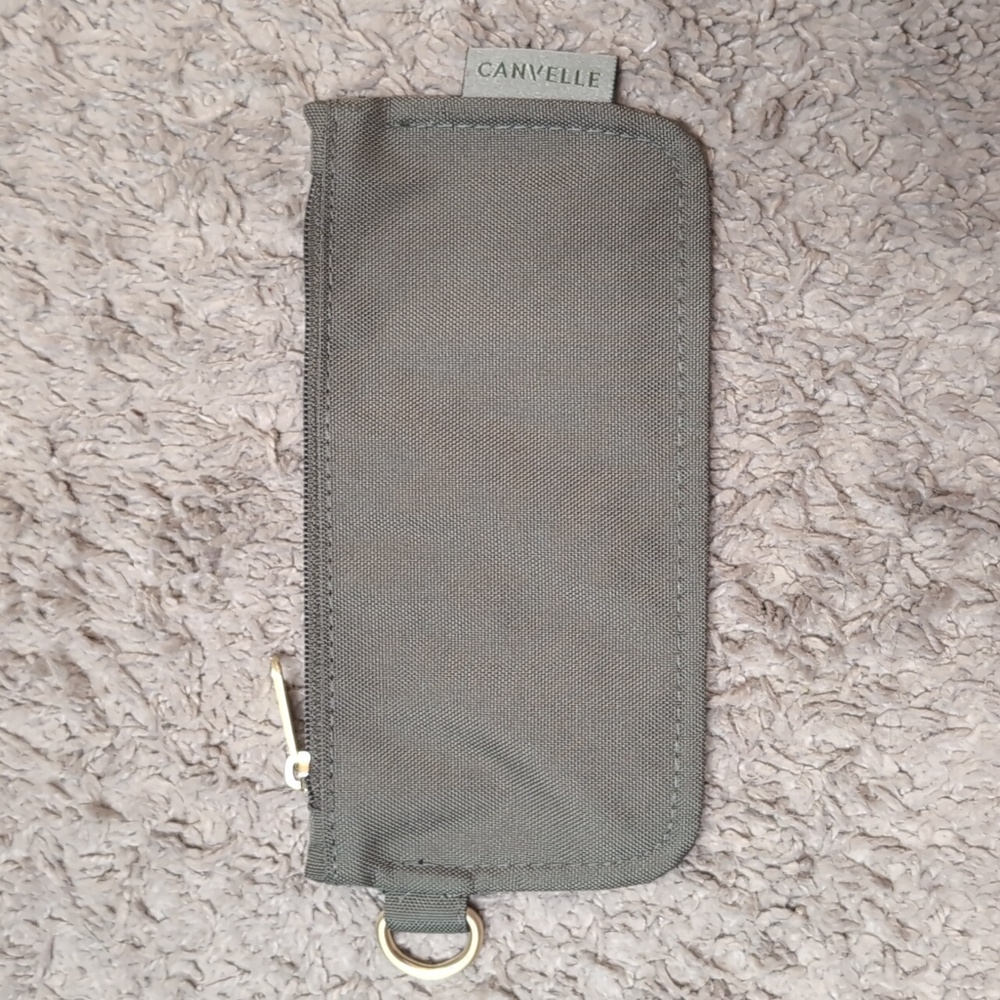 NWOT Canvelle Slim Flat Pouch - Olive / Small 